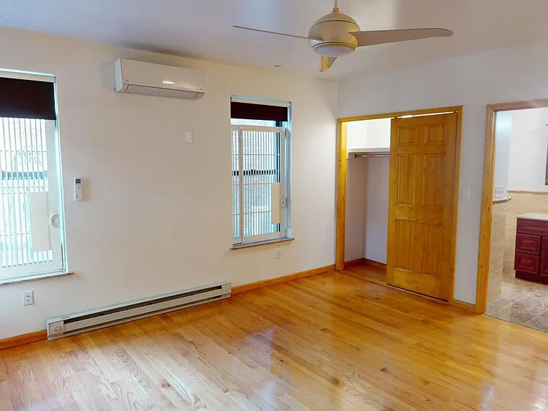 400 E 78th St #10 — Photo 11
