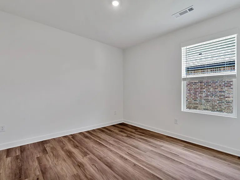 600 S Neon Ave — Photo 15