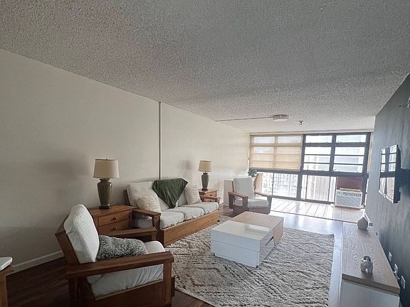 4th image of 1414 Alexander St APT 903
