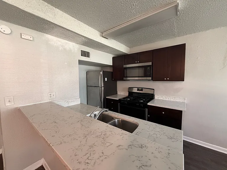 1202 Newning Ave #109 — Photo 23