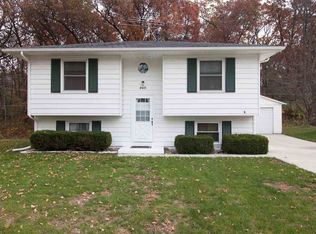 9421 11th St W, Rock Island, IL 61201