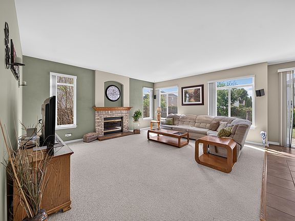 5th image of 251 Winslow Way