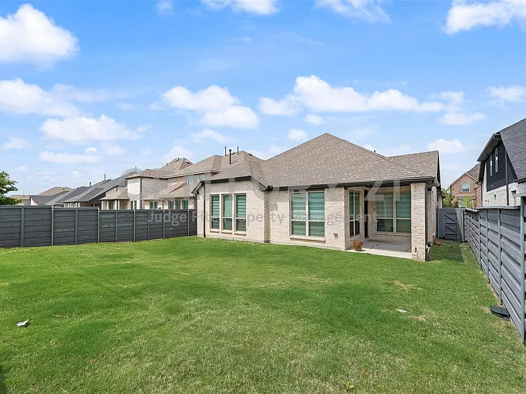 536 Cedarwood St — Photo 34