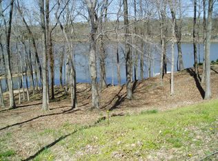 820 Stirling Rd, Camden, TN 38320