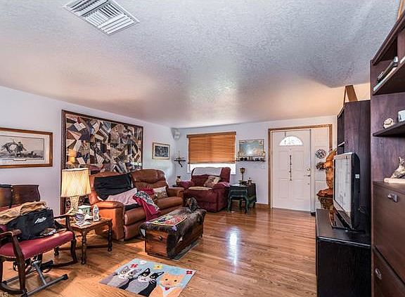 2nd image of 1313 Pine Ct