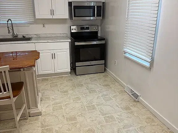 3 bed, 1.0 bath, $1,425 — Photo 3