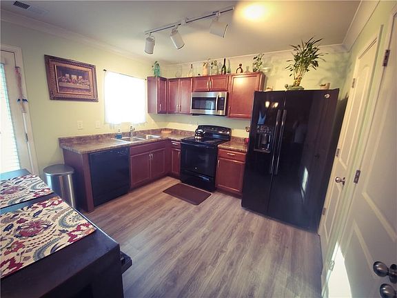 4th image of 1041 Ventura Dr