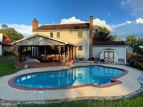 3rd image of 208 S Paradise Ave