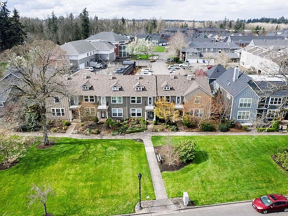4th image of 1367 NE Market Dr