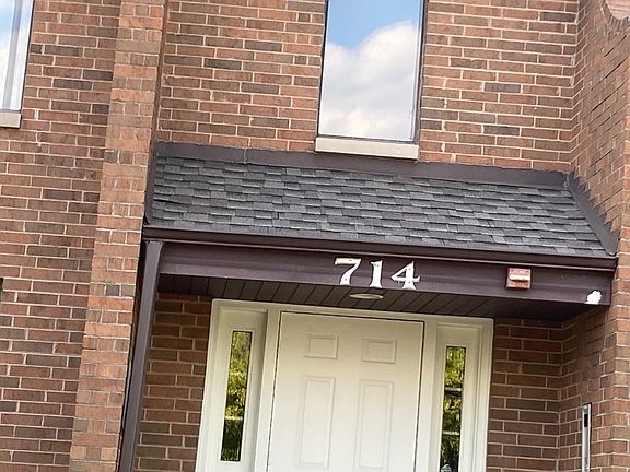 5th image of 714 N Briar Hill Ln APT 1