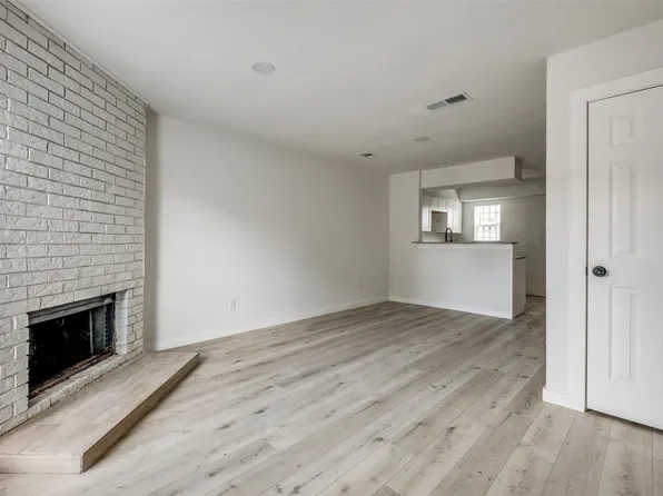 9442 Olde Village Ct, Dallas, TX 75227