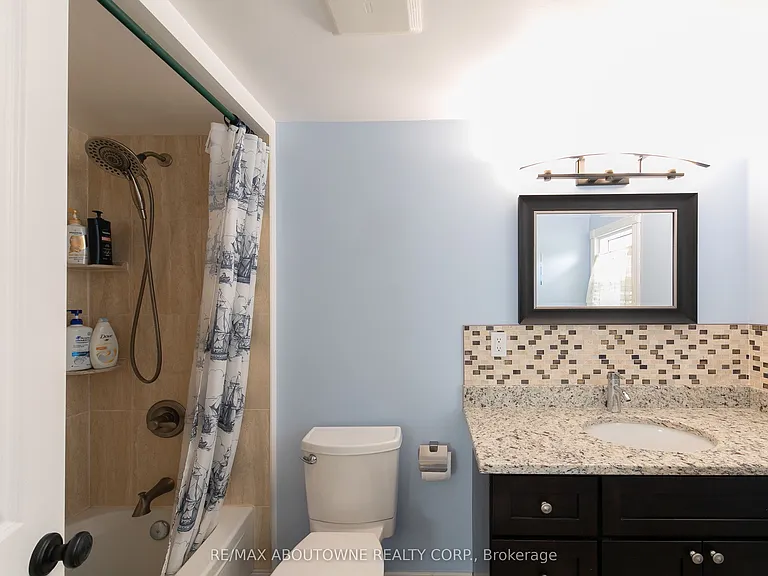 2072 Glenada Cres — Photo 22