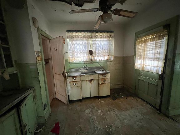 4th image of 5611 Rhode Island Ave