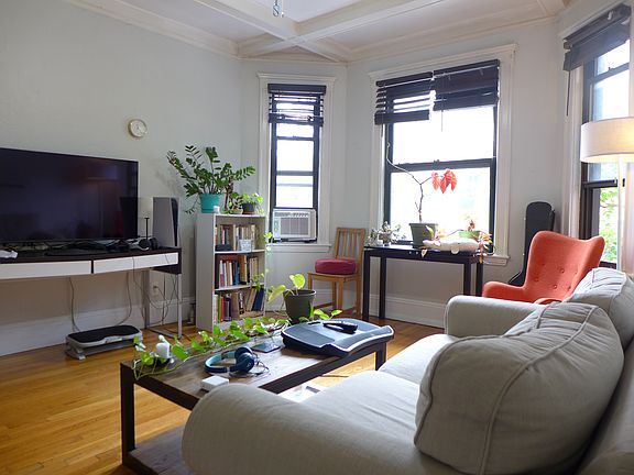 3rd image of 6 Worthington St