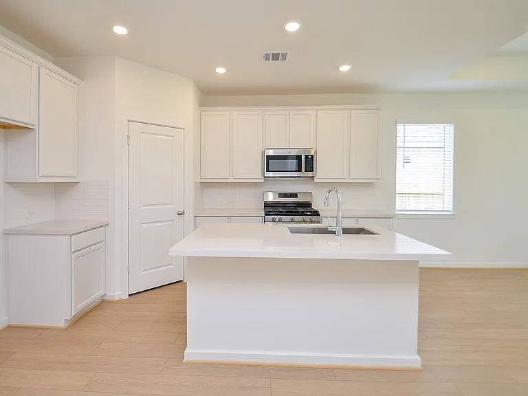 9727 Rialto Heights Dr — Photo 11