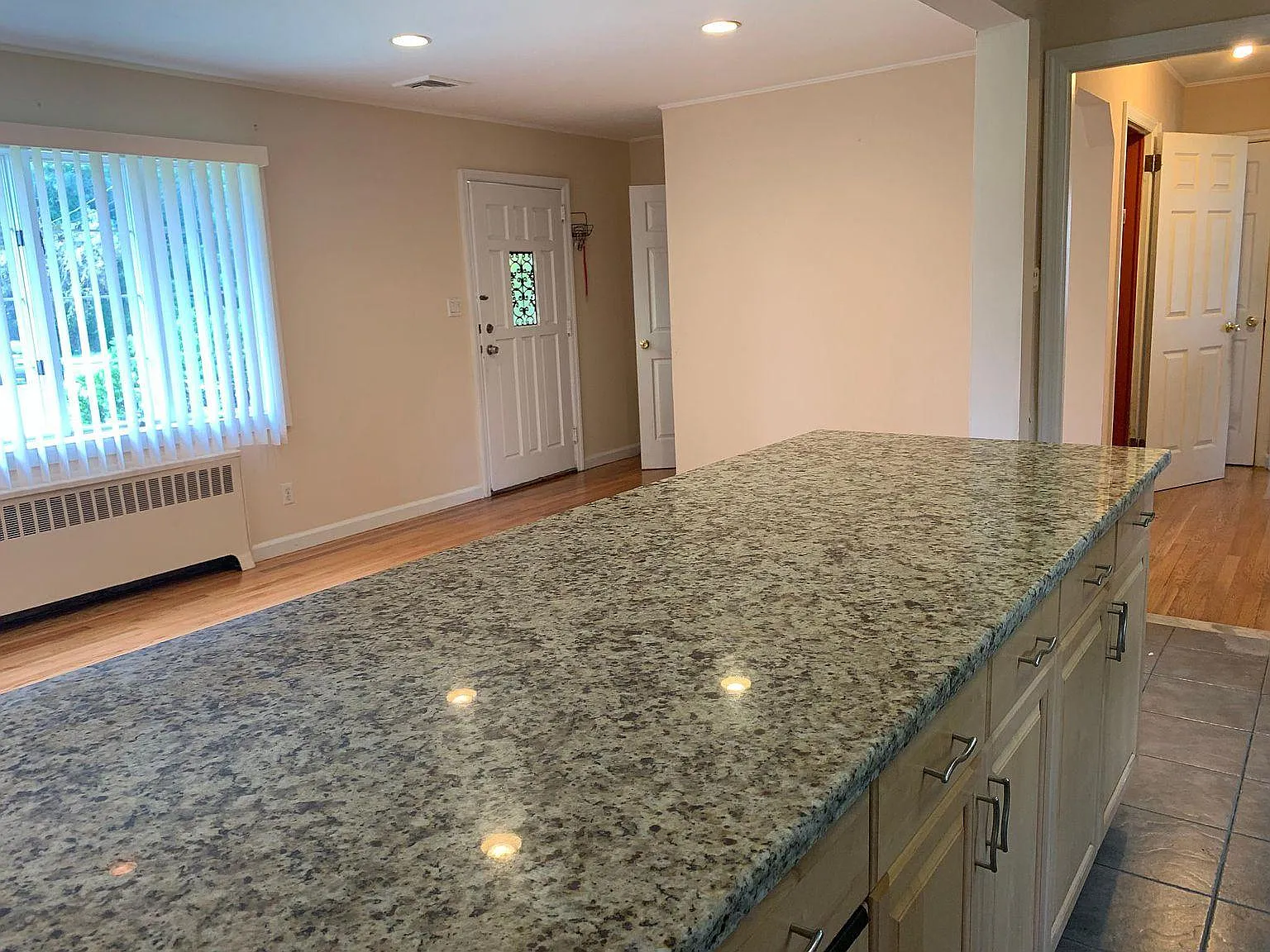 4 bed, 1400 sqft, $4,950 — Photo 2