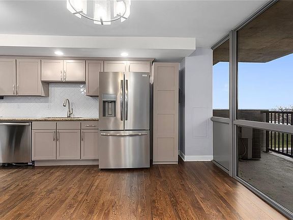 5th image of 600 E Admiral Blvd #601