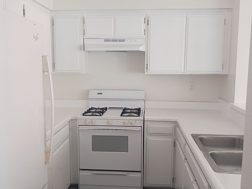 1st image of 430 W 8th St APT 18