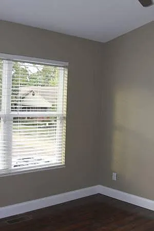 2 Large Bedrooms
