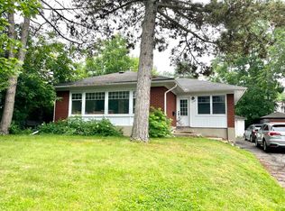 1298 Snowdon St, Ottawa, ON K1H 7P4