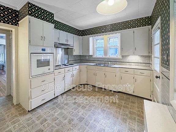 3rd image of 411 Jordan Ave