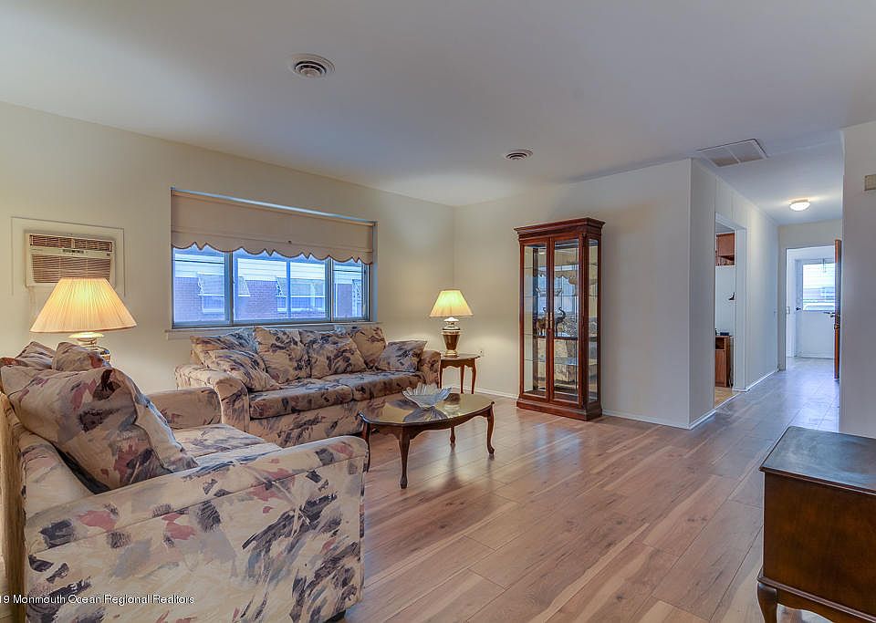 1st image of 12B Monmouth Ln