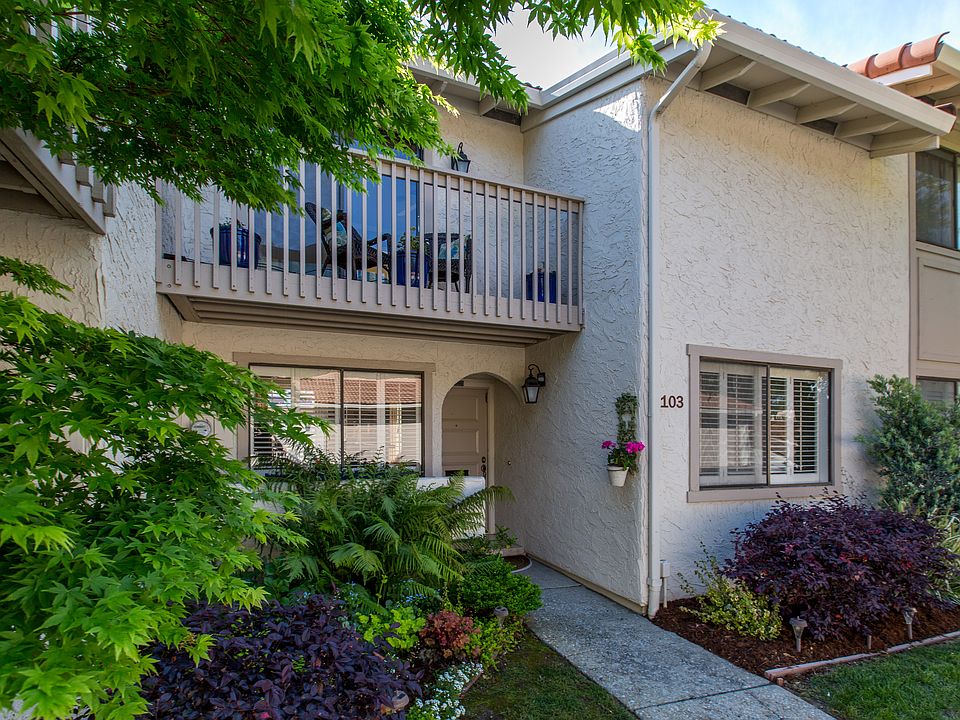 1st image of 103 Vista Del Lago