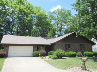 1975 Raintree Trl, Collinsville, IL 62234