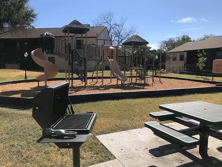 Pebble Creek Apartments — Photo 13