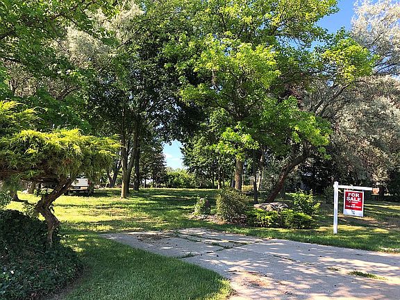 3rd image of 45510 Lilac Ln