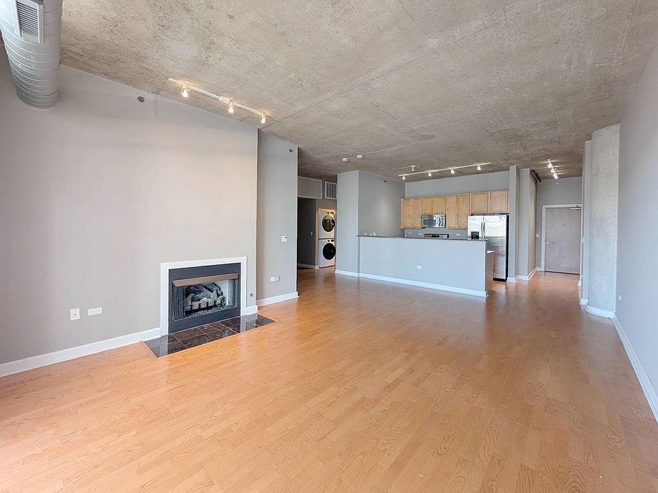 1st image of 1305 S Michigan Ave APT 1711