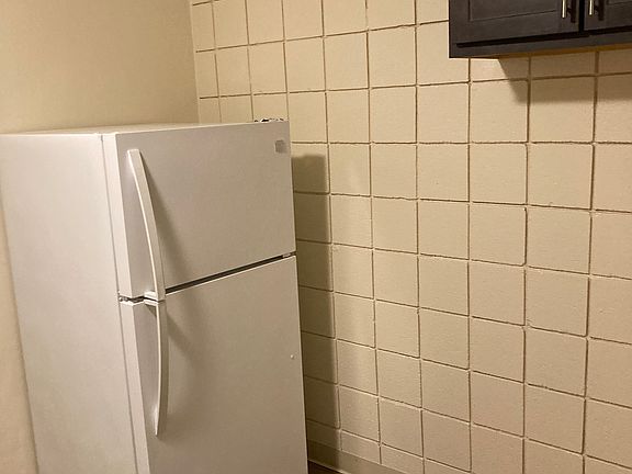 4th image of 88 Sheridan Ave #106