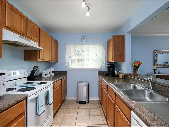 4th image of 1833 Parakeet Way Unit 1105