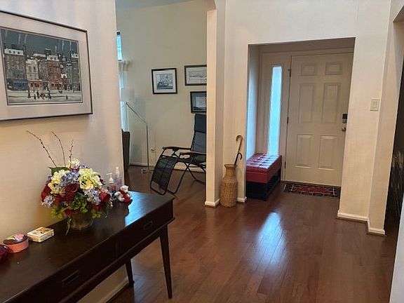3rd image of 66 Highgate Ln #Townhouse