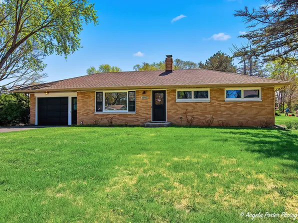 3605 Anne St, McHenry, IL 60050