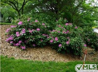 17 Deepdale Dr, Middletown, NJ 07748