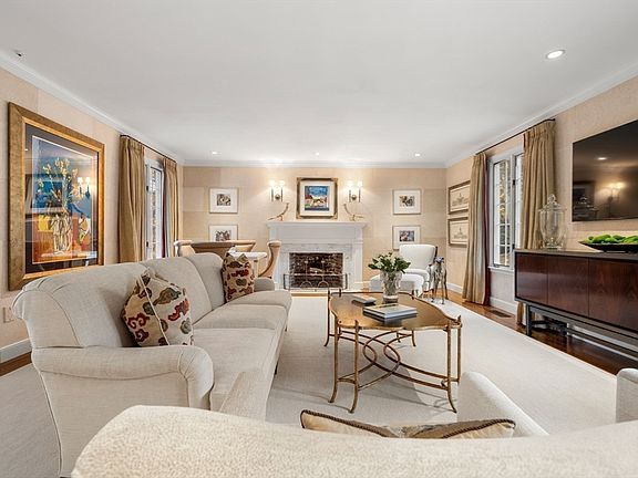 5th image of 10 Audubon Rd