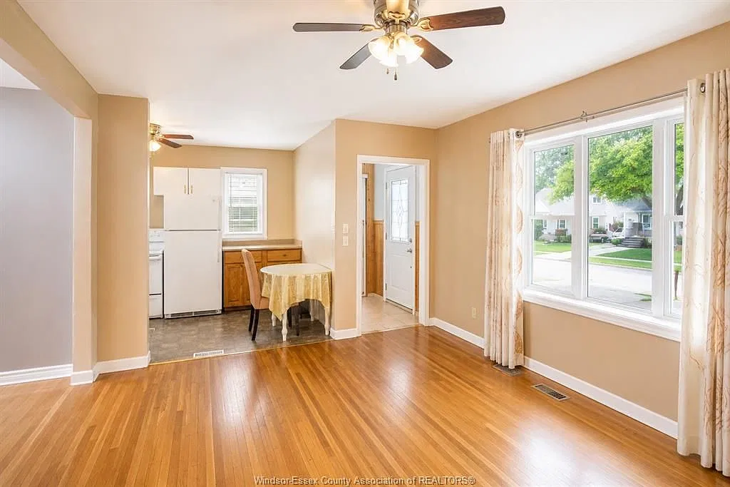 3 bed, $1,950 — Photo 2