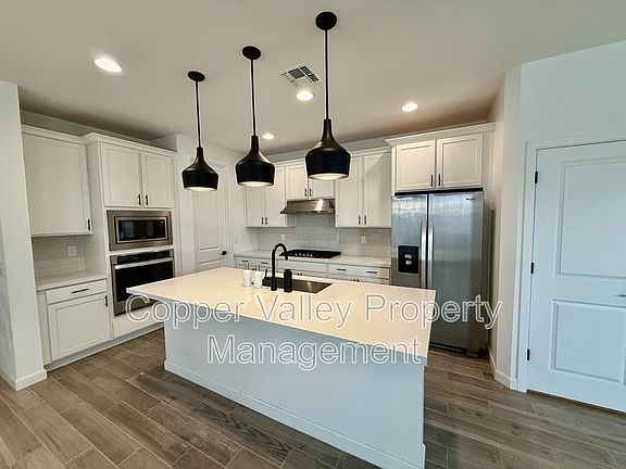 2nd image of 2034 W Lariat Ln