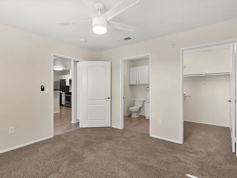 Santa Fe Apartments II — Photo 16