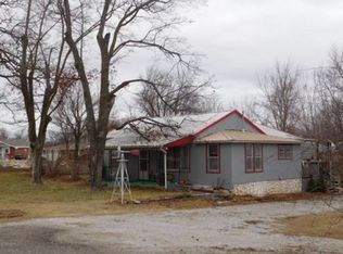 407 W Market St, Diamond, MO 64840