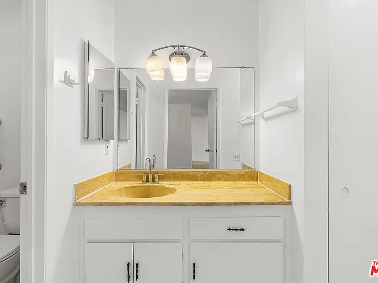 5460 White Oak Ave #A105 — Photo 10