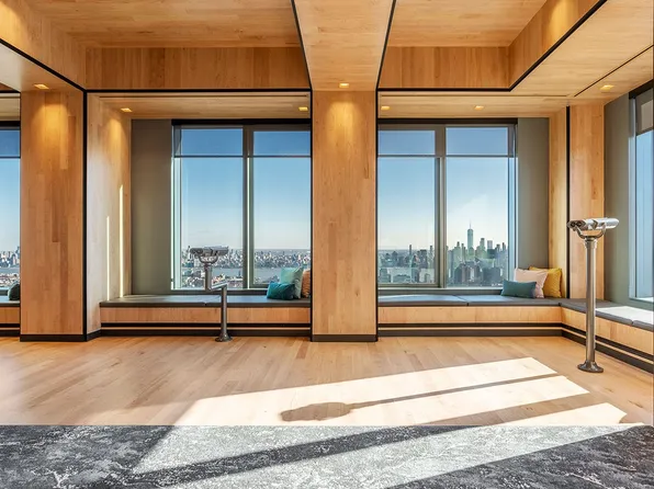 605 Pavonia image 1 of 31