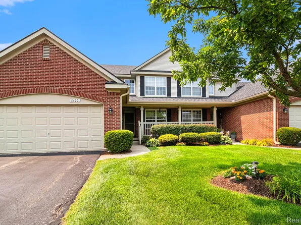 6422 Club Ct W, Grand Blanc, MI 48439