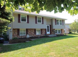 117 Marble Dr, Rochester, NY 14615