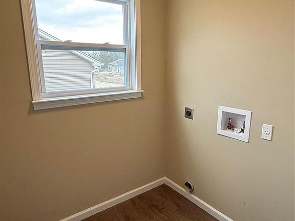 4th image of 15 Somerfield Dr