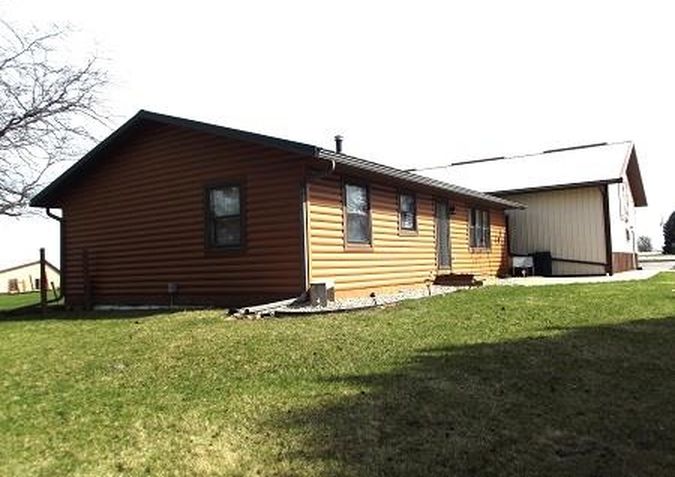 1358 County Road Bh, Highland, WI