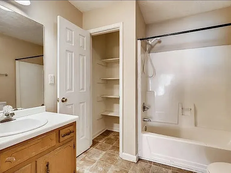 2124B Hickory Bnd SE #B — Photo 8