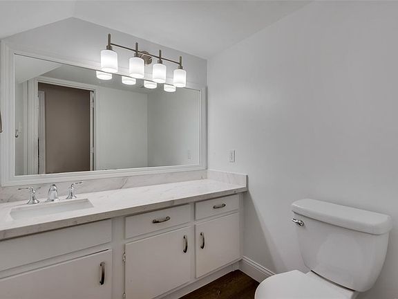4th image of 728 Augusta Dr #324