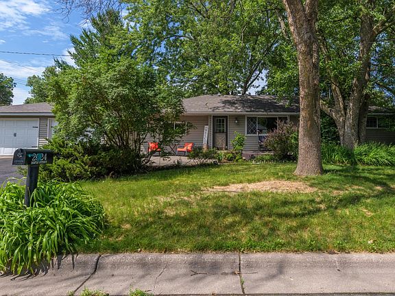 2nd image of 2024 Maple St